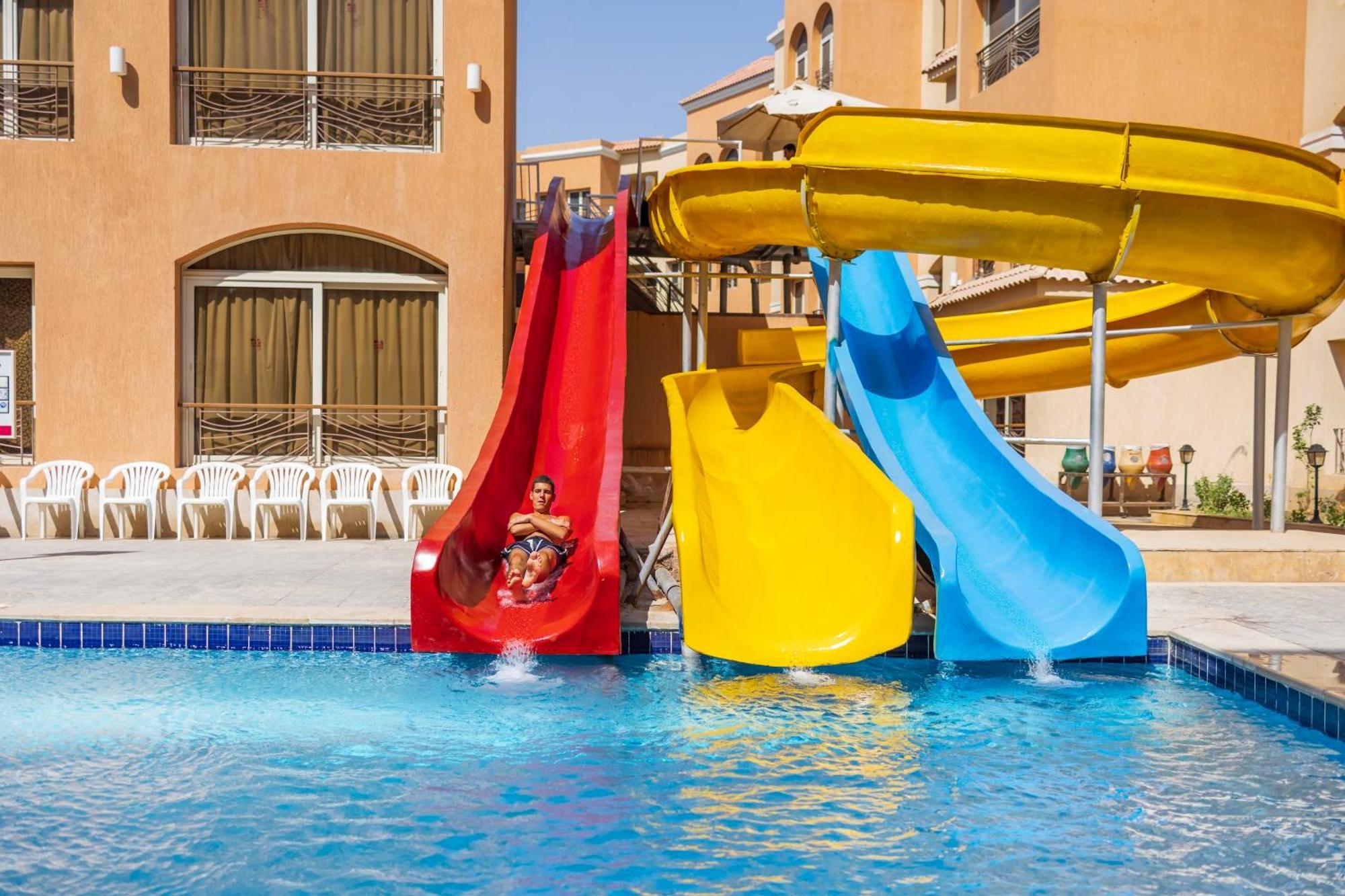 La Rosa Boho Aqua Park Szálloda Gurdaka